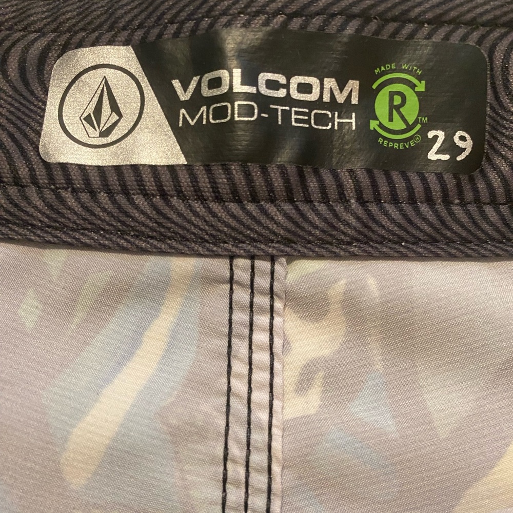 Volcom Mod-Tech Board Shorts, Size 29, Good Condi… - image 3